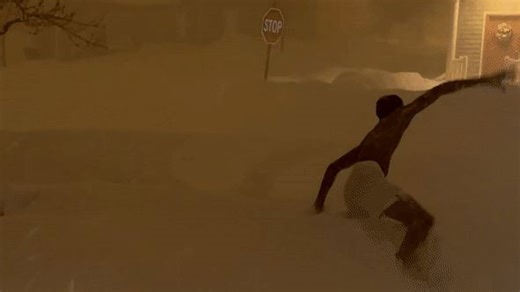 Kid runs outside wearing only shorts during blizzard for $10 bet