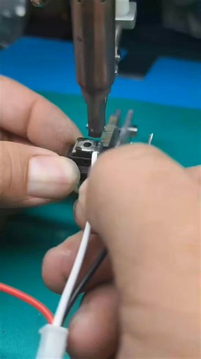 Manual soldering is often inefficient and doesn't result in good solder joints! A semi-automatic soldering machine can help | LCDrepairguide