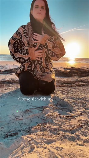 Come sit with me and breathe.🤍🕊️ Let the sun move through you, warming every space within. You are safe. You are held. You are deeply loved. When the world feels heavy, loud, or chaotic— when everything feels like it’s swirling around you— return inward. Come home to your heart. Place your awareness on your heart space. Feel the love that lives there. Love is the most powerful force we have. Love dissolves fear. Love transmutes what feels heavy into light. Always return home to yourself. Alway