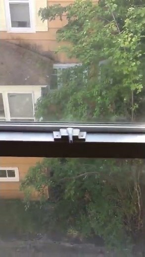 Opening and closing blinds sound