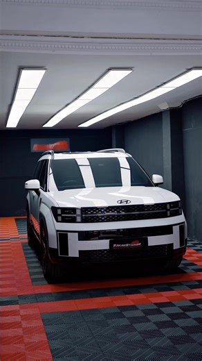 Hyundai santafe @pakar.sticker Tersedia - Regular Coloured Wraps - Premium Coloured Wraps - PPF ( Glossy/ Matte Transparant & Black Glossy PPF) - ⁠kaca film Selain menghadirkan kesan sporty, mewah, elegan Dengan beberapa keunggulan: ✅ Garansi 8Tahun ✅ UV Protection ✅ Wet Look Finish Glossy/ ✅ Suitable for any other smooth or curved surface ✅️•Pilihan warna sangat bervariasi ✅️’Melindungi cat asli dari goresan dan benturan ringan ✅️’Daya tahan dan ketebalan yang baik _____________________________