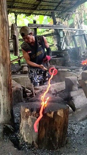 Unique Ways to Straighten Spiral Springs #blacksmith #agricultural #skills #handmade