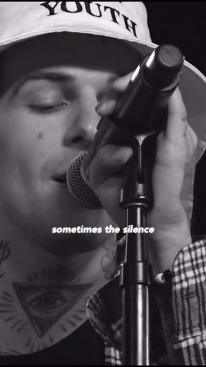 The Neighbourhood - Sweater Weather - Music Video