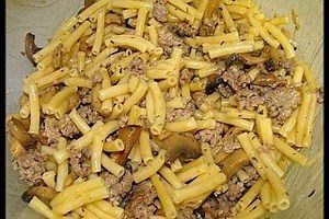 Recette de chair à saucisse, pâtes et petits champignons