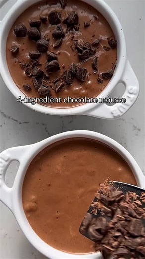 OMMMGGG CHOCOLATE MOUSSE! did you know you can make the dreamiest chocolate mousse ever using just 4 ingredients?! no fancy equipment needed and it takes less than 5 minutes of actual effort to make🍫💯i love serving this as a no bake dessert with some whipped cream, chocolate shavings and some berries on top. it’s absolutely delish and a must must try. if you want to take it up a level, serve it in martini glasses for a classy vibe or spoon it from a container like myself😆 *SAVE* this recipe t