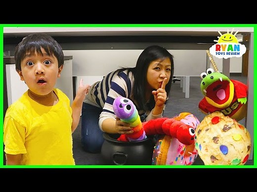 Ryan challenge mommy to find giant toys Squishy and Slither.io surprise hunt