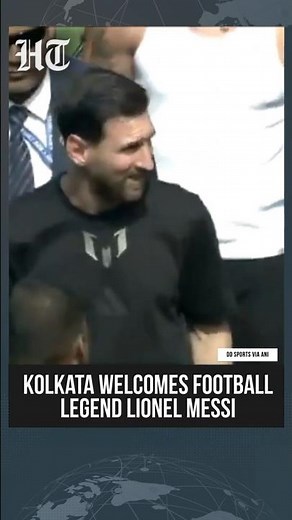 Lionel Messi Greets Fans In Kolkata, Thousands Welcome Him at Salt Lake Stadium | #shorts