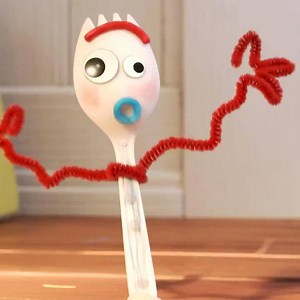 8.5K views · 263 reactions | (FLASH INFO) Pixar dévoile les premières images de sa nouvelle série Forky Asks A Question, composée de dix cartoons centrés sur le personnage de Fourchette et ses questions (pas toutes) existentielles. Plus d'infos : https://www.disneyphile.fr/forky-asks-a-question-fourchette-remet-le-couvert/ | Dphile | Facebook