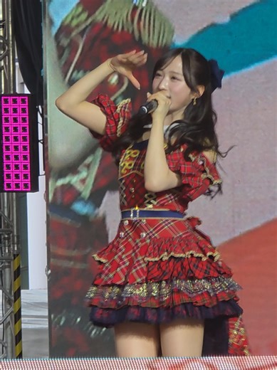 Kibouteki Refrain by YUI OGURI - AKB48 Performance