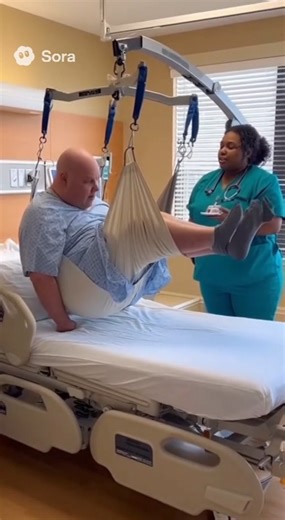 80K views · 888 reactions | Mechanical lift mishap爛‍⚕️Credit :...