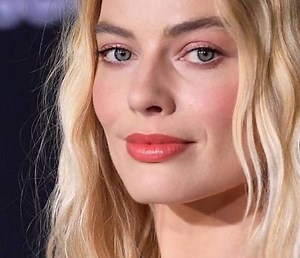 El look de Margot Robbie en la premiere de Bombshell es "un escándalo"