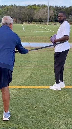 These are the kind of pitching drills you see in pro training environments 👀⚾️ Pitching Drill 1 of 3: Coach Hector Berrios @hlb_pitching breaks down 3 (more) rubber band drills that help clean up mechanics, improve sequencing, and build better movement patterns — while pro pitcher Robert Puason @r_____puason demonstrates exactly how they’re done. No forcing positions. No overthrowing. Just simple constraints that help the body move the way it’s supposed to. All 3 drills are done using a towel t