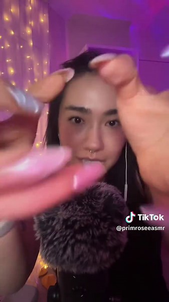 New trigger?? Just experimenting with sounds and hand movements, I also really like the concept of gathering things so I came up with this, do you like it? Imma post and if it’s good then yay but if it’s trash then we just move on 🤪 #asmrsounds #asmrtriggers #tingles #asmrvideo #satisfying