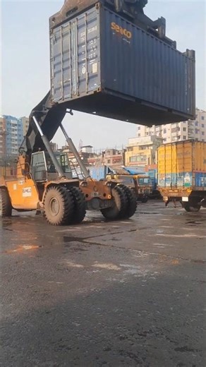 Heavy Load: Lifter Stacker Container Lift. ‼️