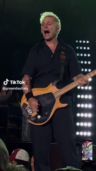 Green Day Performing Longview at Citizens Bank Park in Philly