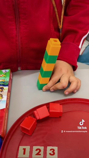 Actividades con patrón AB “secuencias” 🟨🟥🟨🟥 pensamiento matemático #maestratiktoker #maestradepreescolar #niñosinteligentes #secuencias #pensamientomatematico