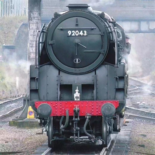 BR Standard Class 9F No.92134 disguised as No.92043 steams into Loughborough Central to hook onto its rake of carriages. Then in the distance an Austerity heads a train towards platform 2. Great Central Railway Winter Steam Gala 23/1/2026 #steamlocomotive #GCR | PurpleVision