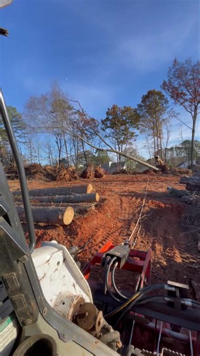 Excavator with another assist 🚜 . . #TreeRemovalExperts #tree #snellville #treeremoval #Construction #treecutting #Grading #treeservice #DroneFootage #LandClearing #SitePrep #EGVLandDevelopment #TreeRemoval #snellvillerealestate #trees #treetrimming #landgrading #norcrossga #NorcrossGA #norcross #georgia #Georgia #atlanta | EGV Landscaping