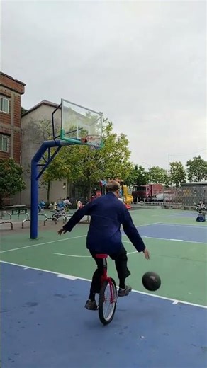 Crazy Elder's Basketball Shooting Routine: A Dream in Motion