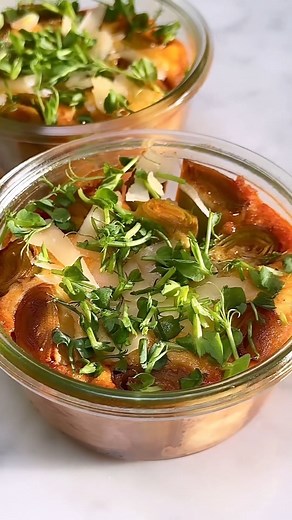 Marmiton on Instagram: "On a testé ces flans de poireaux confits et c'est une pure merveille 🤤 @charlie.ma.vie Les ingrédients : - 3 poireaux - 4 cas d’huile d’olive - 2 cas de soja salé - 1 cas de miel (sirop d’agave) - 1 cac de paprika - 1 oeuf - 25cl de creme liquide - 20g de parmesan - 1 cac de maizena (farine) #marmiton #culinary #onthetable #flan #poireaux #confit"