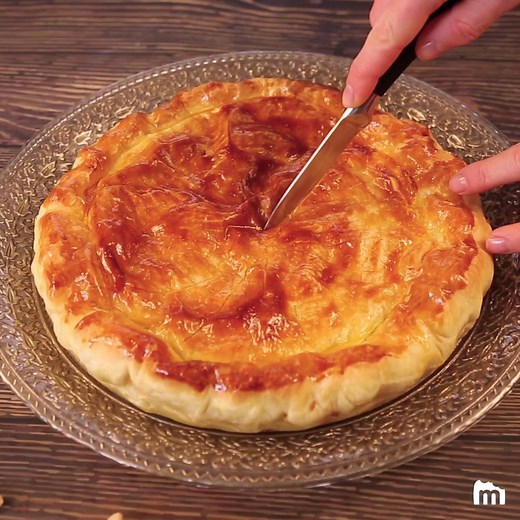 [Révisez vos classiques] Taggue la personne qui mérite une part de galette 👑 La recette ➡️ https://goo.gl/AYlGbf | Marmiton