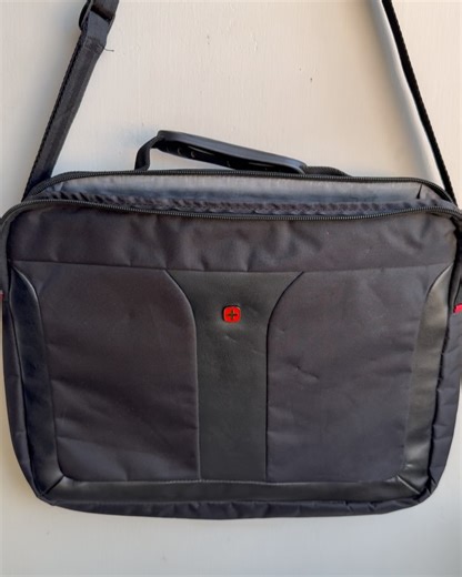 Thrift For Good on Instagram: "Wéngér Professional Laptop Bag Price: 5,900 Made from heavy-duty fabric Strong, padded top handle for easy hand-carry Smooth and reliable opening/closing Subtle, professional, and premium look Easy to carry during travel or daily commuting Laptop fits up to 15-16 inches Inbox to place order Sleek. Smart. Built for everyday hustle. 💼✨ #Thriftforgood"