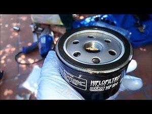 Comment remplacer l'huile moteur et le filtre à huile du Piaggio MP3 500.