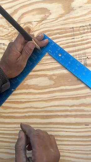 How to make Circles with a Framing Square #carpentry #tips #tricks #wood #framingsquare #carpenter | Easton Moore