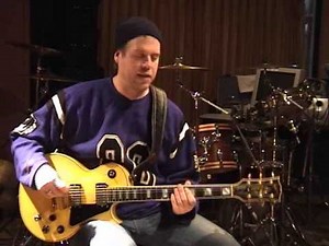 How to Play “Just a Girl” Riff – Lick of the Week (No Doubt)