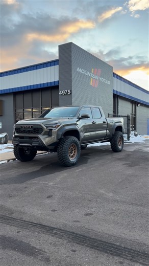 Mountain Yotas on Instagram: "Do you prefer how long beds or short beds look on new Tacomas with 37s? This one just kinda works, but it might have something to do with the portals…"
