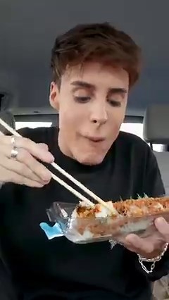 97K views · 2.5K reactions | My first time eating supermarket sushi | Raphael Gomes | Facebook