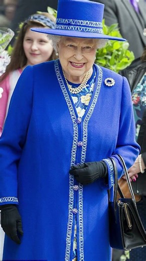 Why Queen Elizabeth Looked Sad at Prince Harry’s Wedding 👑 #RoyalFamily #meghanmarkle