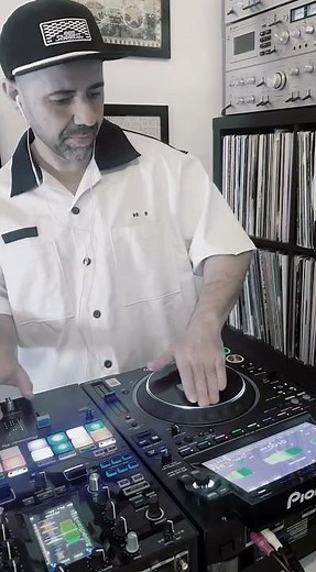 Scratching on Pioneer CDJ 3000 player 🔥 #pioneercdj3000 #cdj3000 #pioneerdj #alphatheta