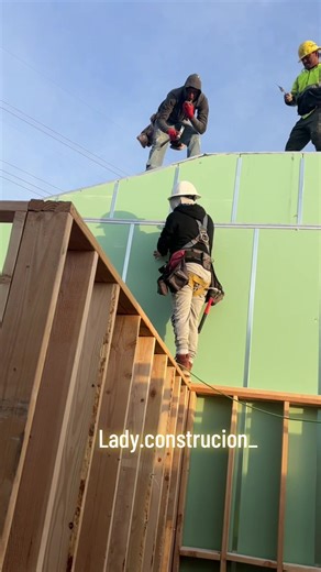 Desde temprano llega con hambre jajaj #tiktokviral #humor #framing #roof #ladyconstrucion