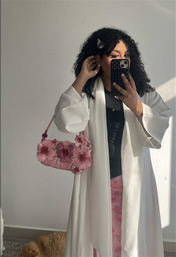 Chic Styling Tips for a White Abaya