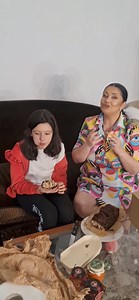 1.1M views · 9.3K reactions | De mult asteptam un cozonac făcut de nașa, dar spre bucuria Rianei, babka aceasta delicioasă a rămas doar pentru ea. www.farama.ro Gabriela Cristea | Diana Bisinicu | Facebook