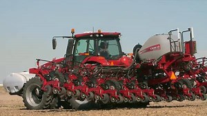 The 2000 series Early Riser stack-fold planter is customized direct from the factory to meet any soil types, operations and cropping practices, along with tool-free crop change adjustments for easier serviceability. https://bit.ly/2M8NhJU | CASE IH