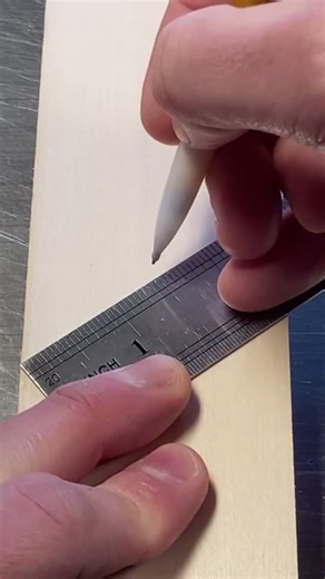 Find the center of a board quickly - NO MATH! #woodworking #diy