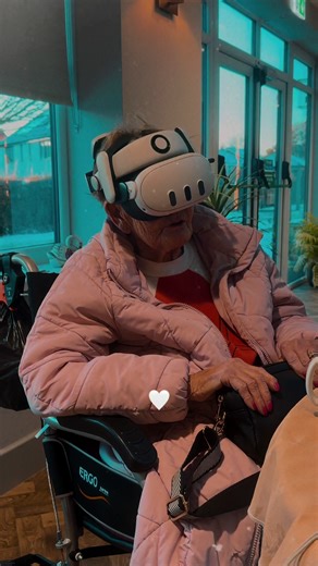 She tried virtual reality for the very first time and absolutely loved it 🥽💙 Proof that there’s always time for new experiences, no matter your age. Moments like this are why we love what we do ❤️ #carehome #funny #vr #oldbutgold #wholesome
