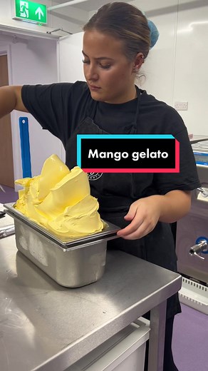 Making 🥭 Gelato #dollysdesserts #mangogelato #gelato #mango #satisfying