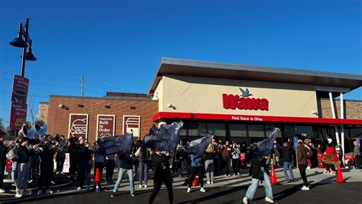 Lines, music and free coffee: Wawa opens first Ohio store