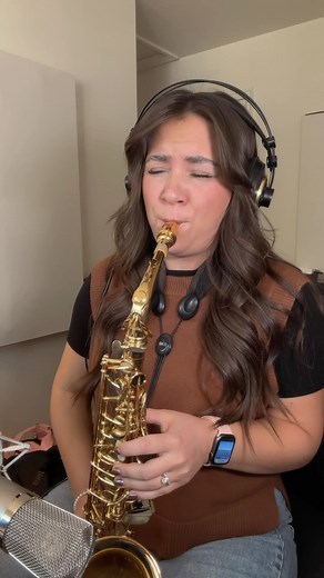 bryn ripley | saxophonist | autumn leaves is the fall lover’s anthem 🍁🥮🎃🎷 now that it’s september I am letting all the fall vibes out!!!! autumn leaves is so... | Instagram