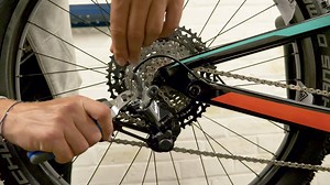 Installing XTR M9100 1x12 in one minute by Scott Laughland! 🔧 | Shimano Bike