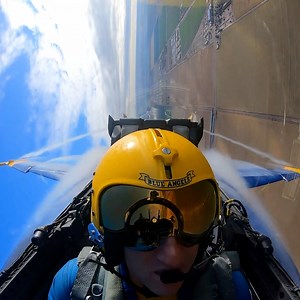 The Blue Angels demo pilots have the best job in the world!✈😎 | UNILAD Tech
