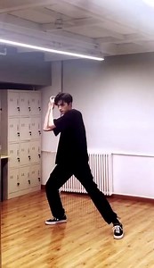 跳完我好像又能多塞两碗饭了✌🏻 #动出强大力量 #卡路里大挑战 | 林一 Lin Yi