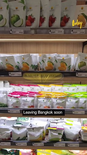 Discover the vibrant shopping scene and bring home these top 5 must-have souvenirs that capture the essence of Bangkok's charm! 🛍️✨ #BangkokTODAY #SiamPiwat #gourmetmarket #BangkokTreasures #ThaiTreats #ExoticDelights #MemoriesInYourBag #Shopping #ShoppinginBangkok #bumgun #durian #thaifood