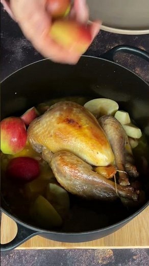 Easy Christmas with my recipe for Guinea fowl with cider, chestnuts, apples and walnuts!