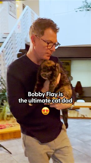 Does Bobby Flay Have a favorite among his cats? 🤔 Visit Paws Crossed Animal Rescue to adopt Missy: https://thedo.do/Missy Learn more about new treats for your cat from Made by Nacho: https://thedo.do/madebynacho | The Dodo