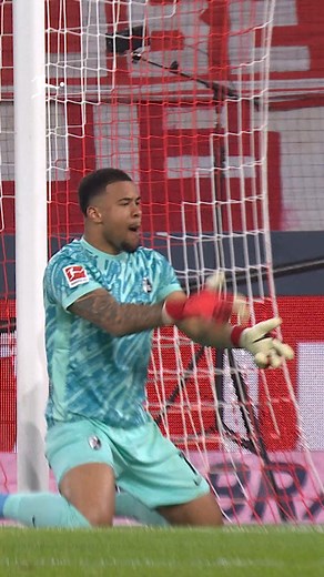 60K views · 1.2K reactions | 勞 Quand Noah Atubolu arrêtait 5 penalty d'affilée, un record dans l'histoire de la Bundesliga ! 樂 À ton avis, quel autre gardien aurait pu réaliser cet exploit ? Bundesliga #Bundesliga #fribourg #football | Kop Football | Facebook