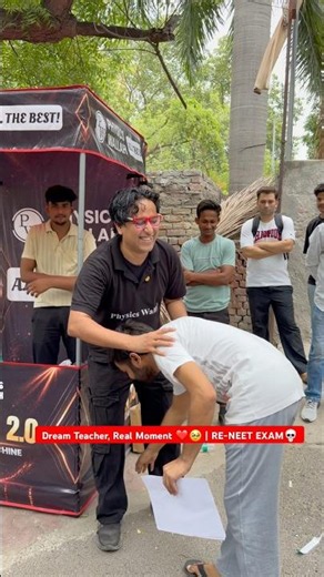 Saleem Sir Spotted at RENEET Exam Centre! Har NEET Aspirant Ka Dream Teacher ❤️🥹 |